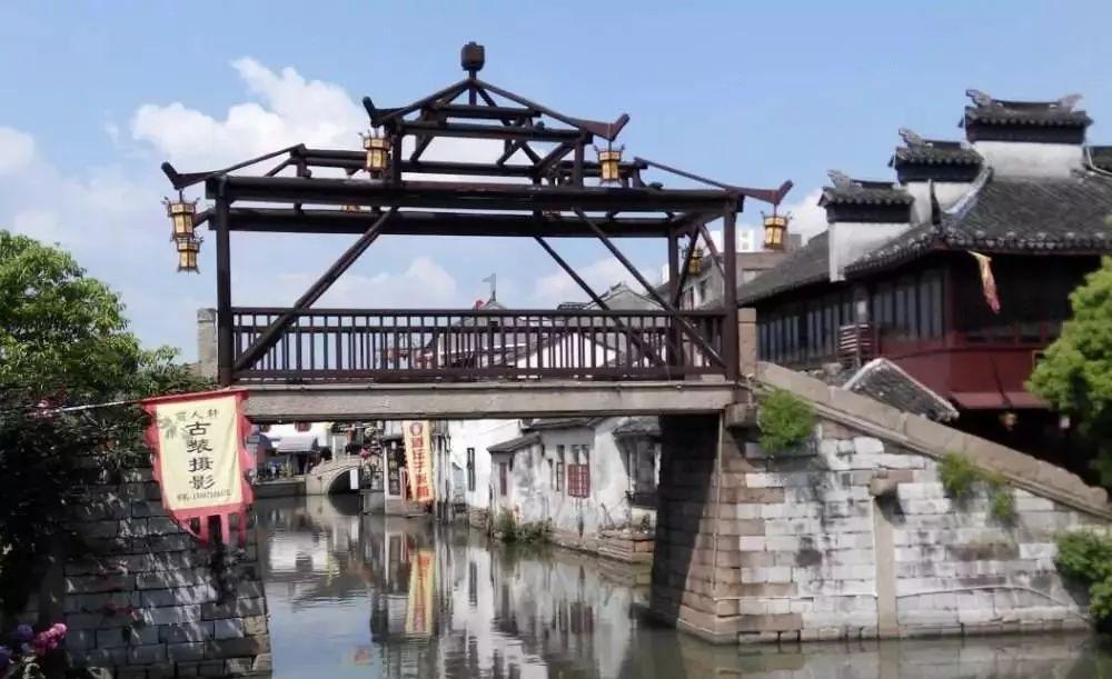 夫妻之间是给对方一定秘密空间还是毫无保留的坦诚相待？